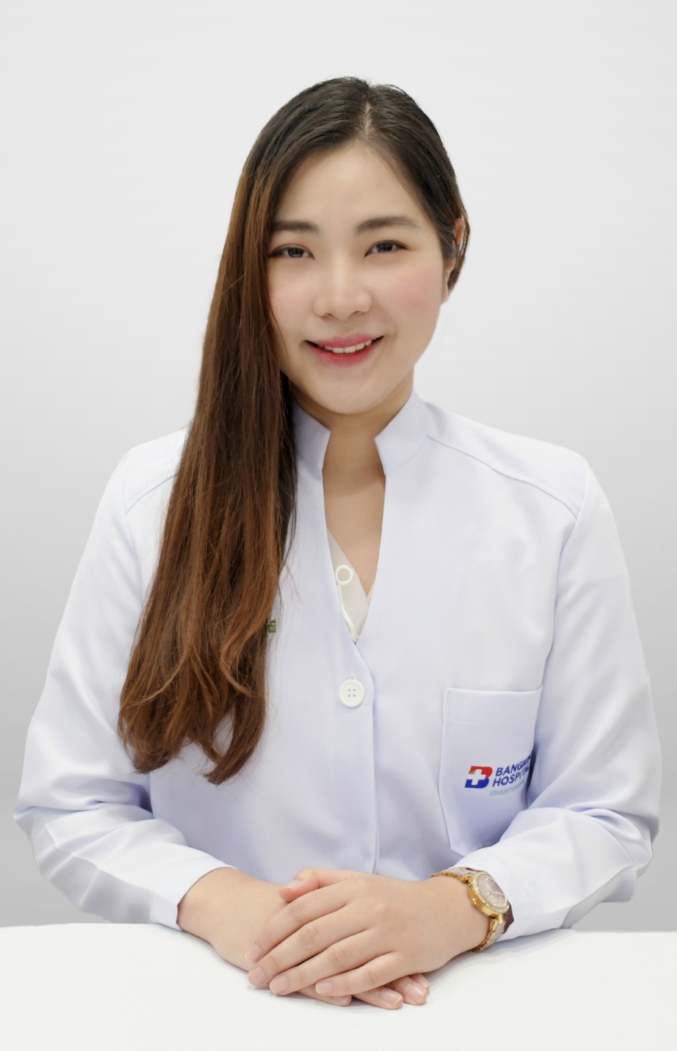 แพทย์หญิง ชญานิศ ไตรรัตน์